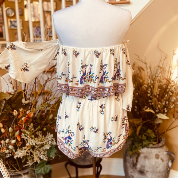 Forever 21 Peacock Print Flounce Romper White Size L - Picture 6 of 8